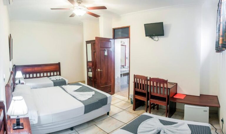 Cuartos con 3 camas en el admirante 768x456